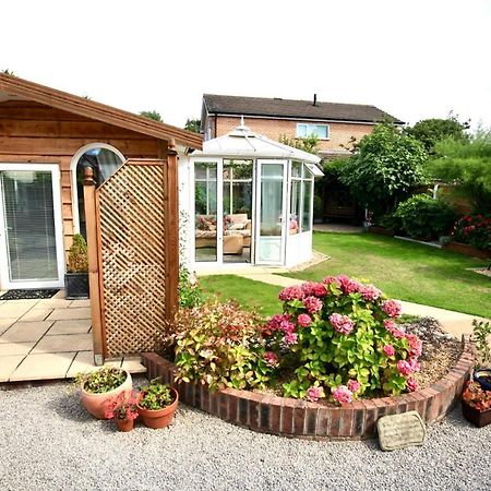Formby Pinewood Studio Bed & Breakfast Exterior photo