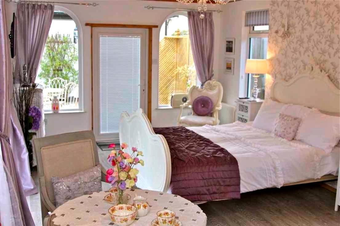 Formby Pinewood Studio Bed & Breakfast Exterior photo