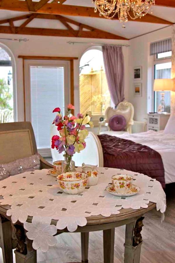 Formby Pinewood Studio Bed & Breakfast Exterior photo